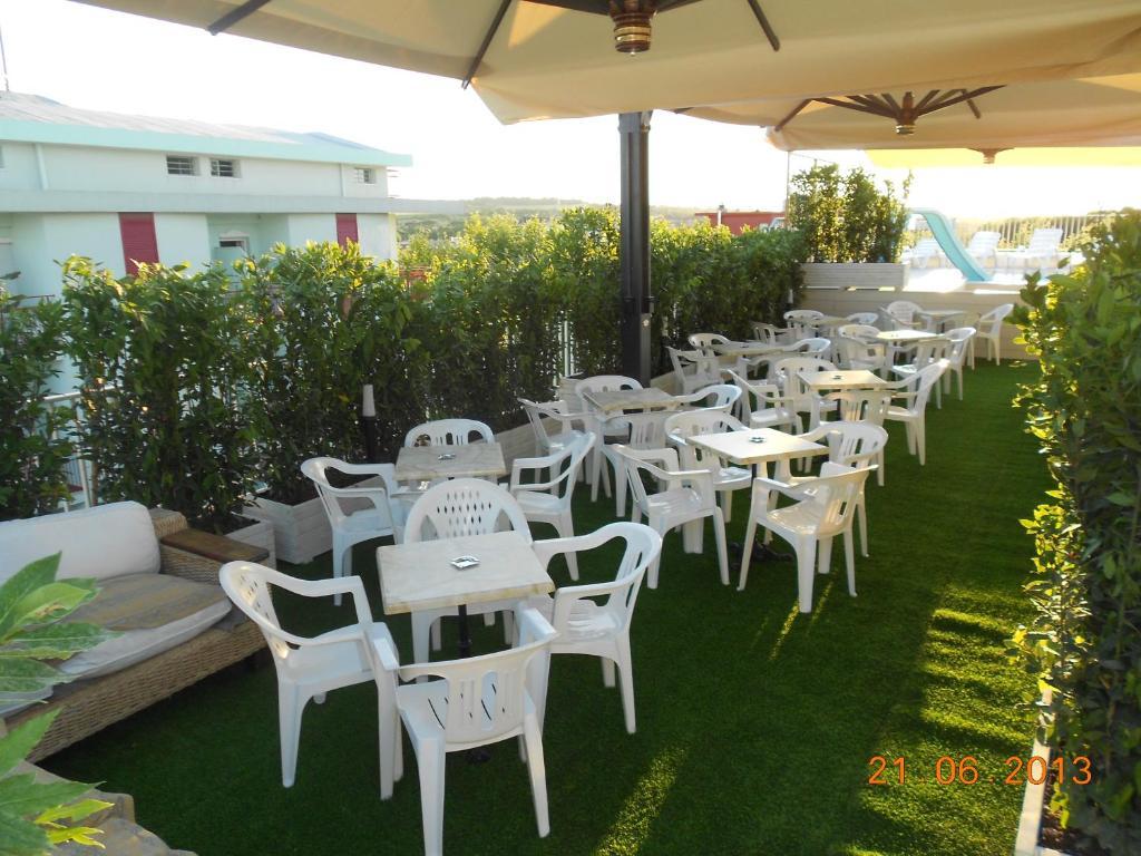 Ciccio Hotel Мисано Адриатико Екстериор снимка